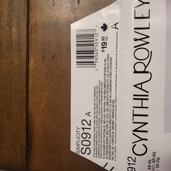 NWT Simplicity Sewing Pattern - Picture 2 of 3